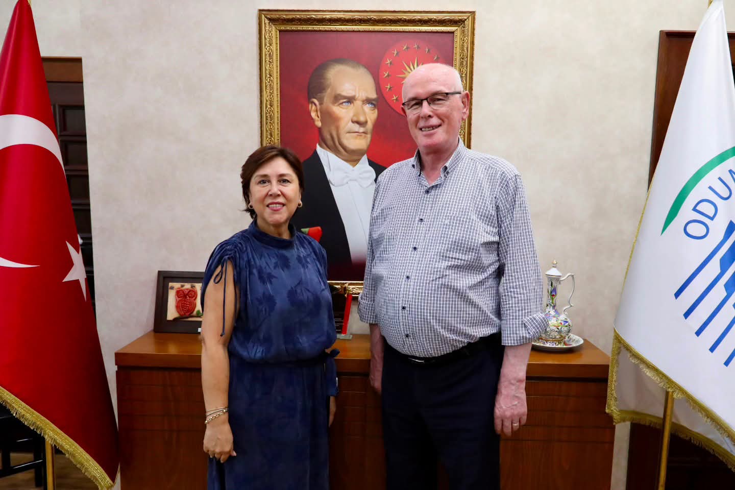 ESKIŞEHIR KENT KONSEYİ BAŞKANI İNCI ÜLÜĞ VE YÜRÜTME KURULU ÜYELERİ, ODUNPAZARI BELEDIYE BAŞKANI KAZIM KURT’U MAKAMINDA ZİYARET ETTİ