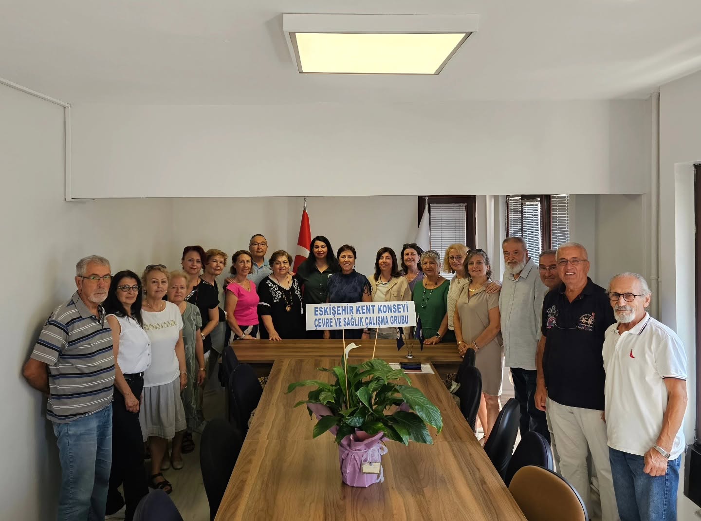 ESKİŞEHİR KENT KONSEYİ ÇEVRE SAĞLIK ÇALIŞMA GRUBU ESKİŞEHİR KENT KONSEYİ BAŞKANI İNCİ ÜLÜĞ’Ü MAKAMINDA ZİYARET ETTİ.