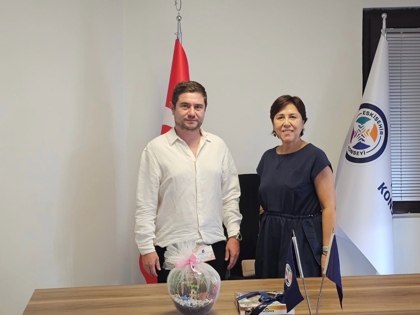 YENİ PARTİ ESKİŞEHİR İL DİSİPLİN KURULU BAŞKANI AV. MURATCAN CIRIK VE KURUL ÜYELERİ, ESKİŞEHİR KENT KONSEYİ BAŞKANI İNCİ ÜLÜĞ’Ü ZİYARET ETTİ.