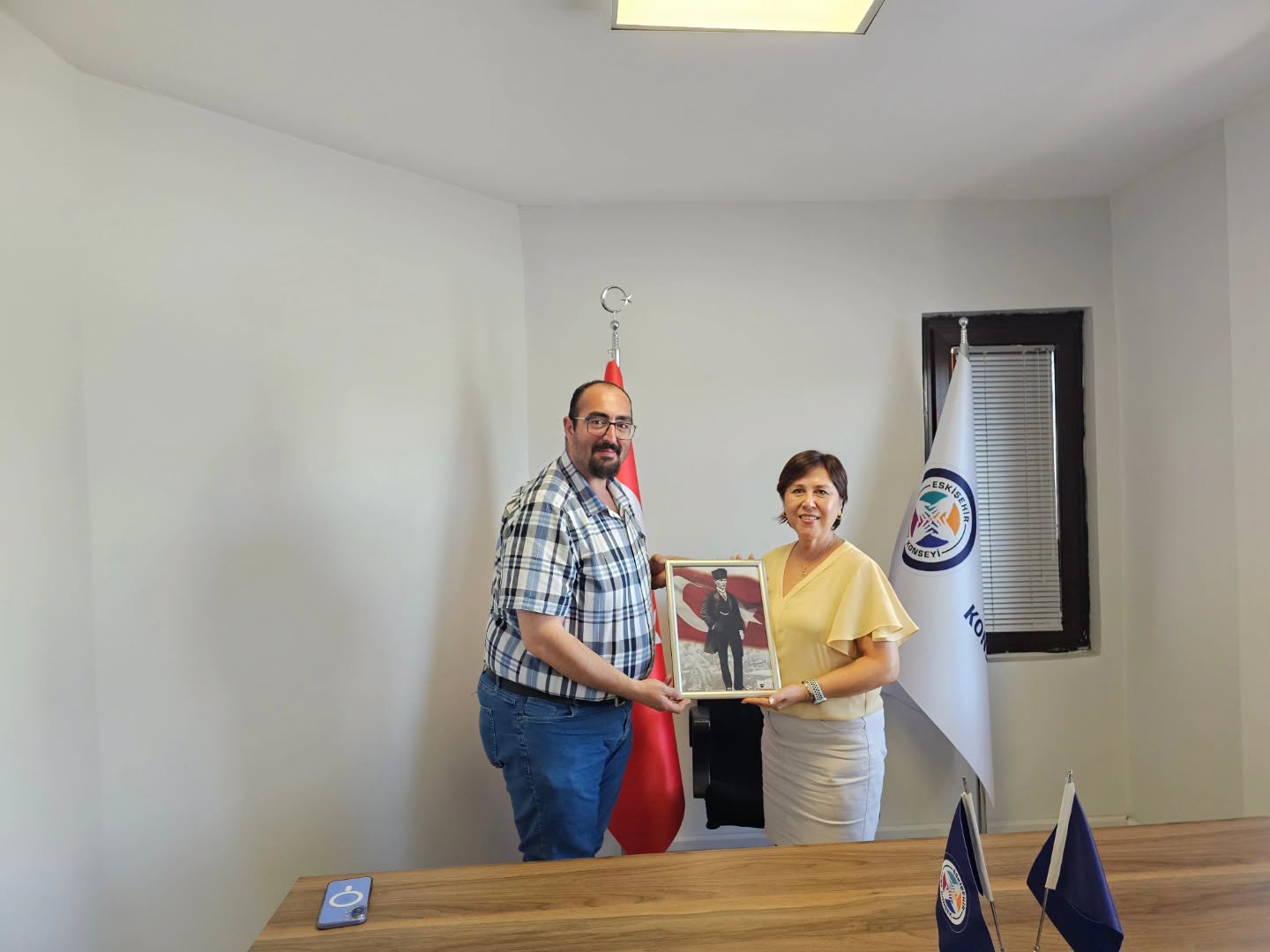 ATATÜRKÇÜ DÜŞÜNCE DERNEĞİ (ADD) ESKİŞEHİR ŞUBE BAŞKANI MEHMET AVCİ VE DERNEK YÖNETİMİ, ESKİŞEHİR KENT KONSEYİ BAŞKANI İNCİ ÜLÜĞ’Ü ZİYARET ETTİ.