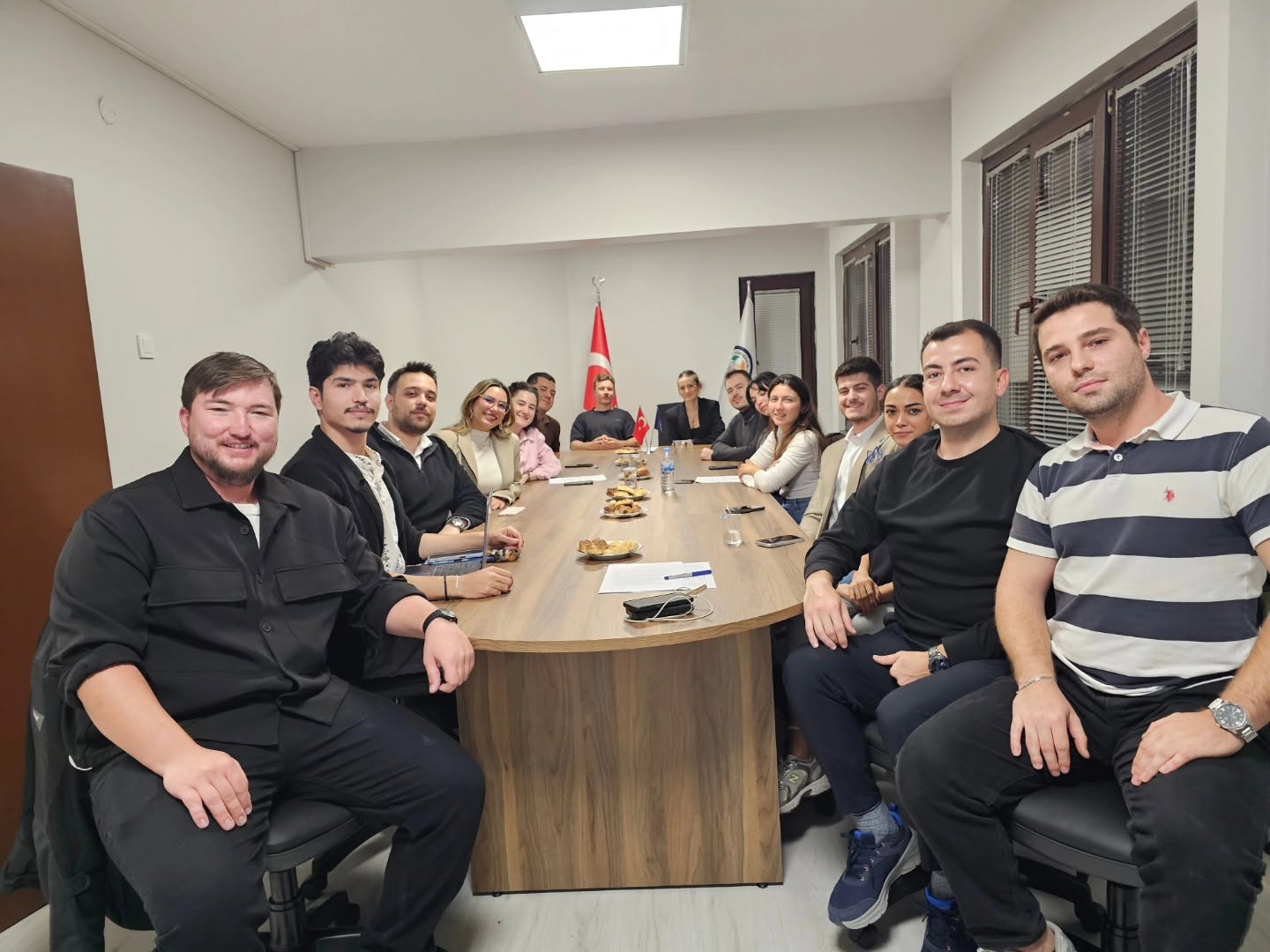 GENÇLİK MECLİSİ YENİ DÖNEM İLK YÜRÜTME KURULU TOPLANTISINI GERÇEKLEŞTİRDİ
